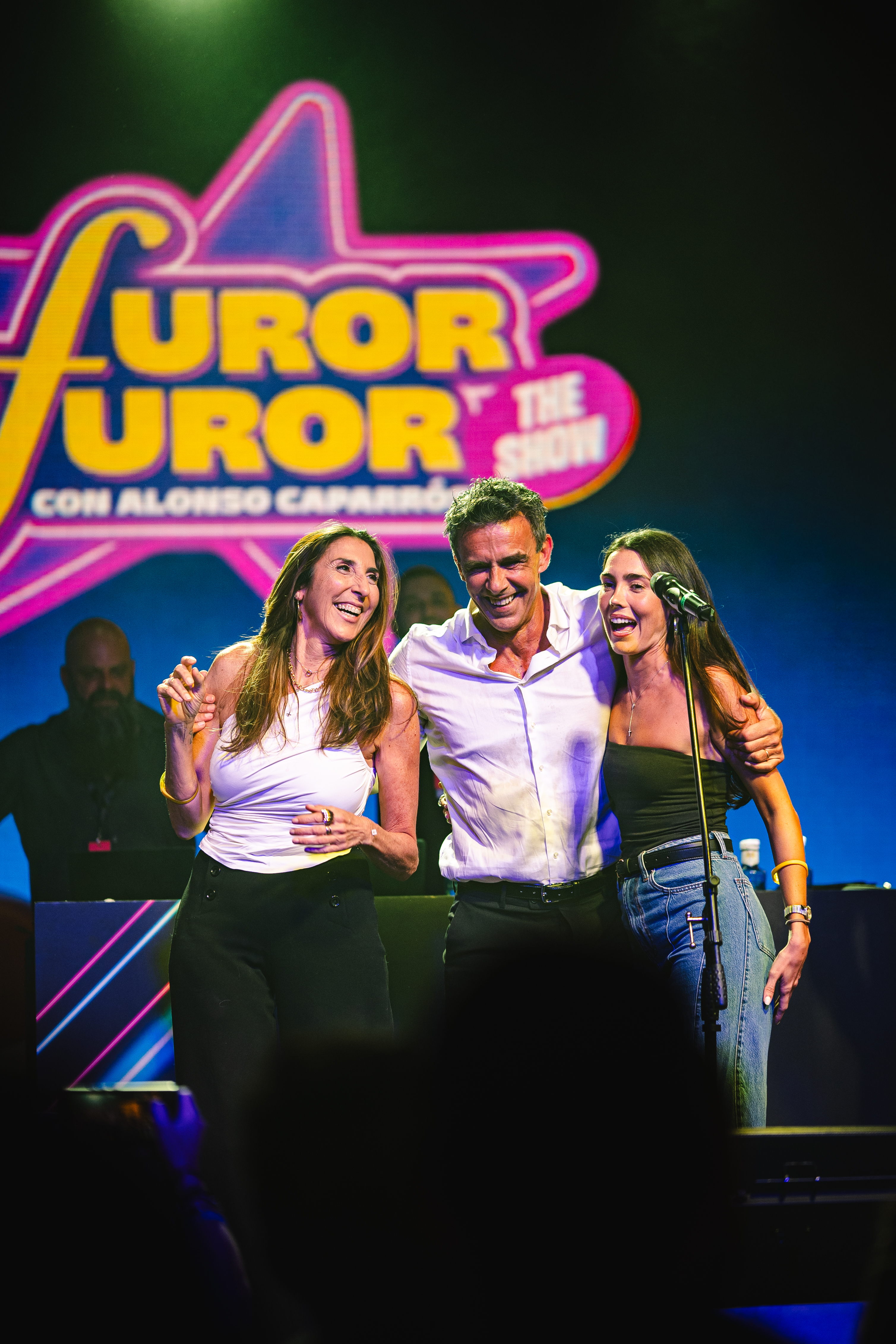 Alonso Caparrós con el público sobre el escenario de Furor The Show