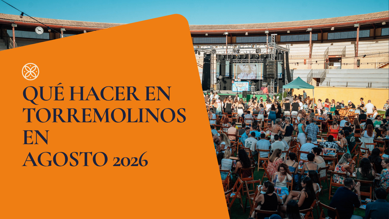 Qué hacer en Torremolinos en agosto 2026: público disfrutando de un evento en la Plaza de Toros de Torremolinos con el escenario al fondo