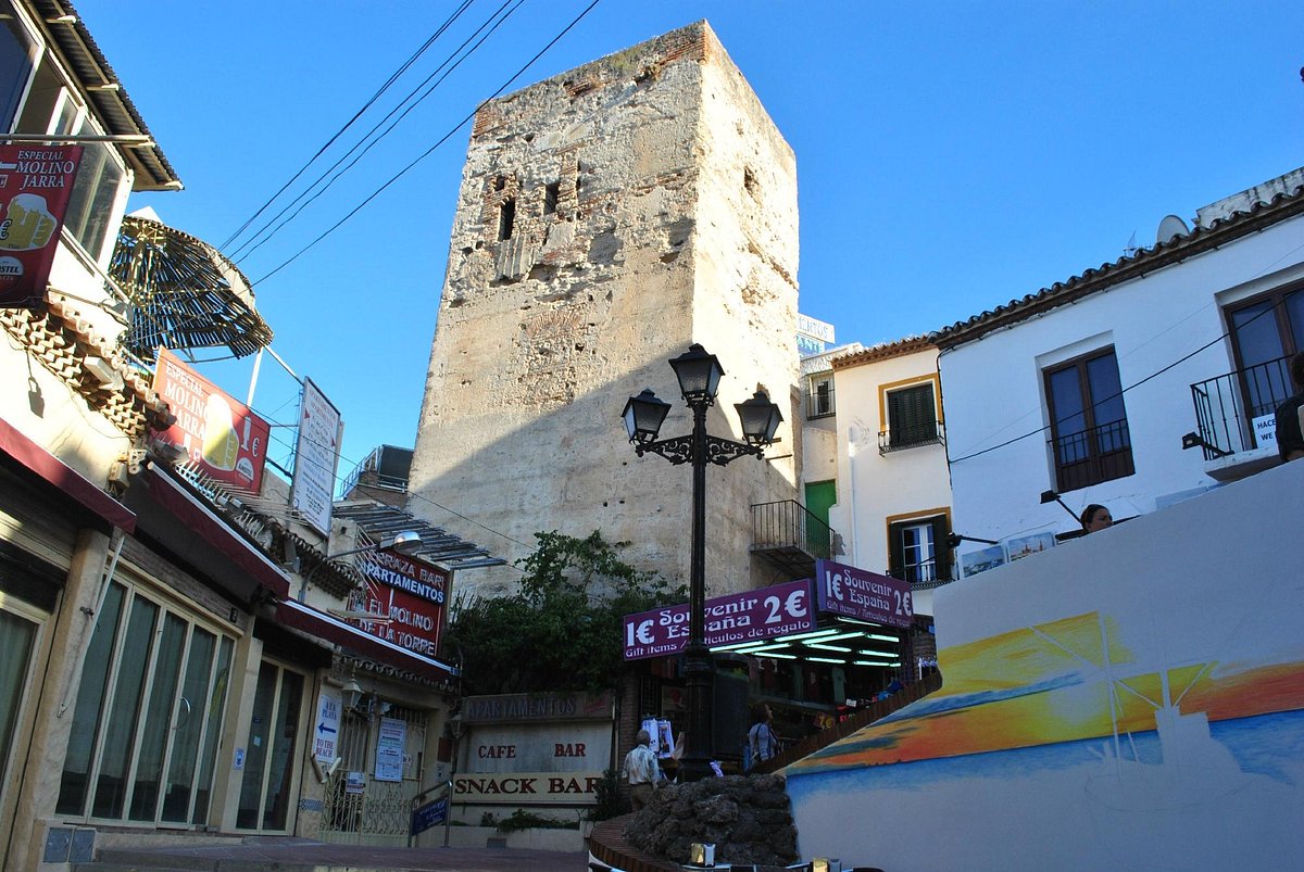 La Torre de Pimentel (Torre de los Molinos), construcción del siglo XIV que da nombre a Torremolinos
